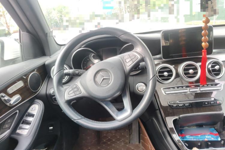 Used Mercedes-Benz GLC 2017 GLC 260 4MATIC Dynamic Edition Steering Wheel