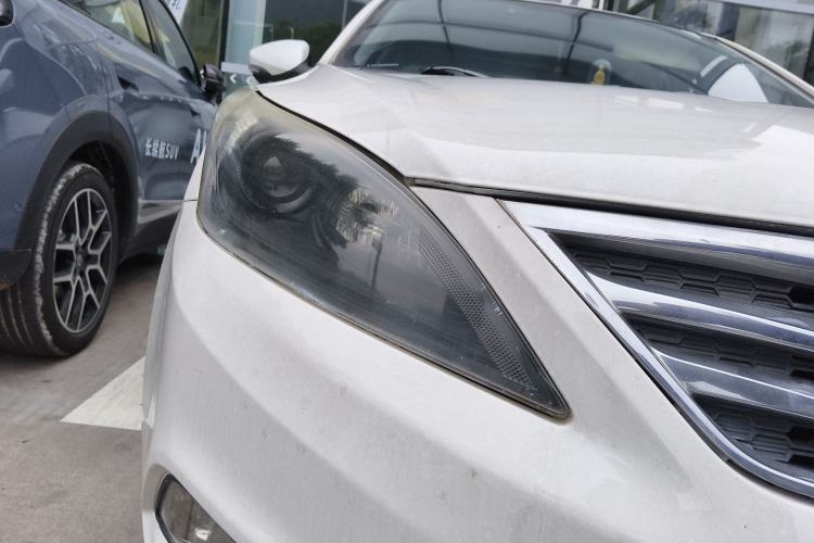 Used CHANGAN Eado 2015 1.6L Automatic Luxury Model Right Front Headlight