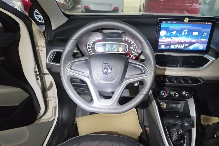 Used Baojun 510 2017 1.5L manual Comfort trim