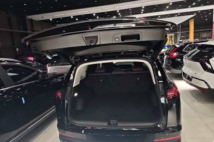 Used Buick Envision 2025 Encore Plus 28T Two-Wheel-Drive Platinum Edition Trunk