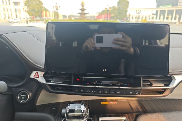 Used Toyota Granvia 2022 2.5L Hybrid Flagship Edition
