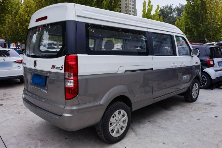 Used Jinbei New Hiace X30L 2024 Wealth Edition Passenger Van 5/6/7 Seater Front-Mounted Air Conditioning
