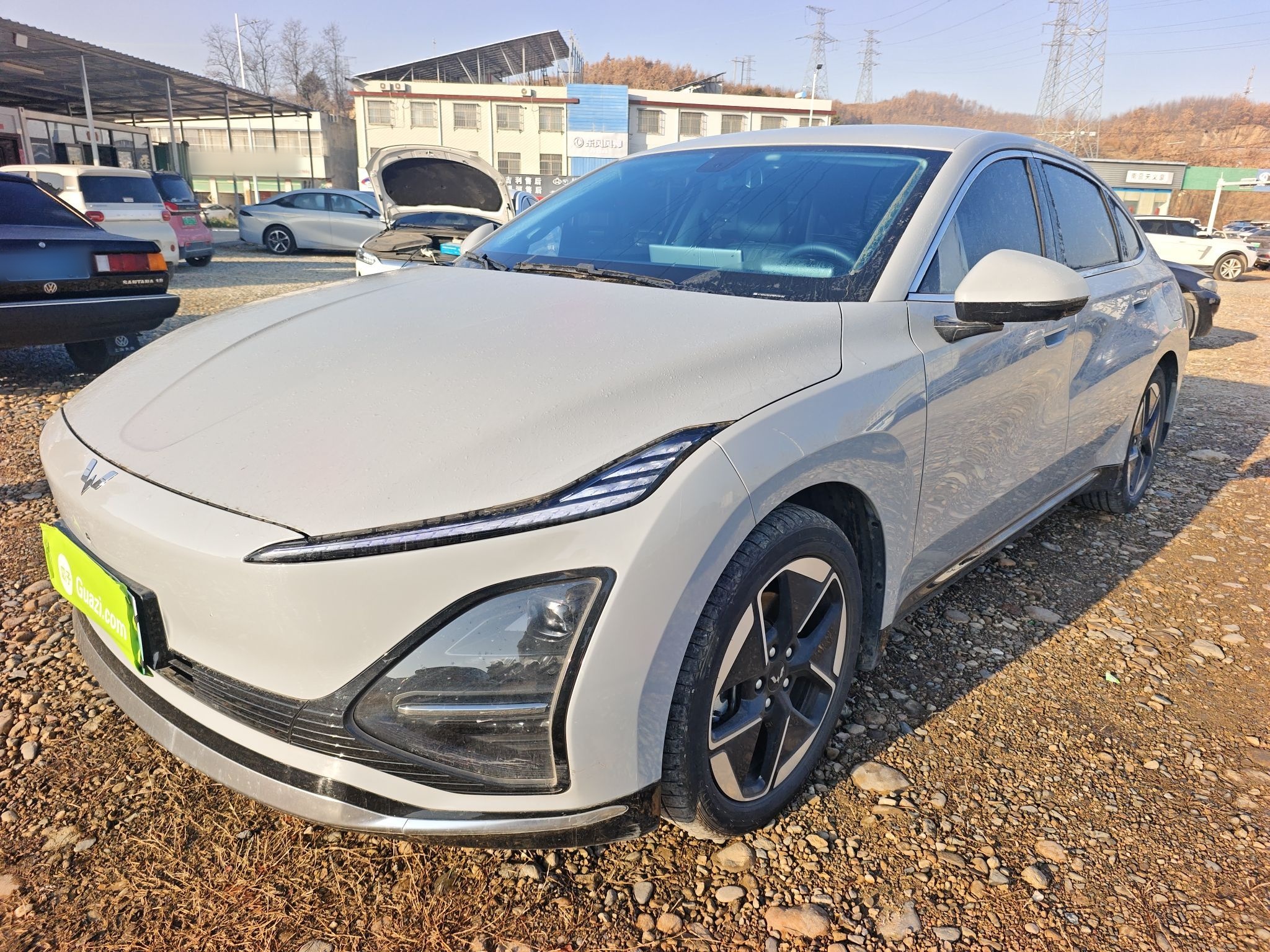 Под передней частью автомобиля