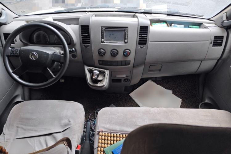 Used Dongfeng Yufeng 2014 2.5T YuliBao Logistics Vehicle Low-Trim Version with Short Wheelbase and Mid-Roof Design – ZD25