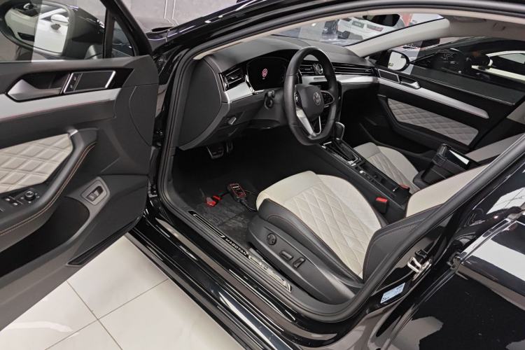 Used Volkswagen Magotan 2023 2 Million Units Commemorative Edition 330TSI DSG Luxury Version
