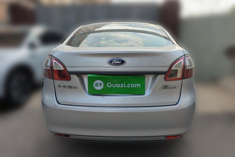 Used Ford Fiesta 2011 Sedan 1.5L Manual Fashion Edition

