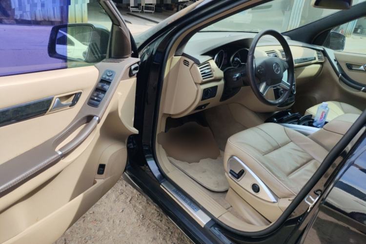 Used Mercedes-Benz R-Class 2017 R 320 4MATIC Business Edition Prestige Model Driver Seat