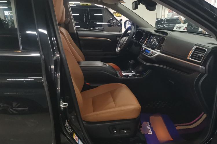 Used Toyota Highlander 2018 2.0T Four-Wheel Drive Knight Edition 7 Seats China VI Standard Right Front Seat