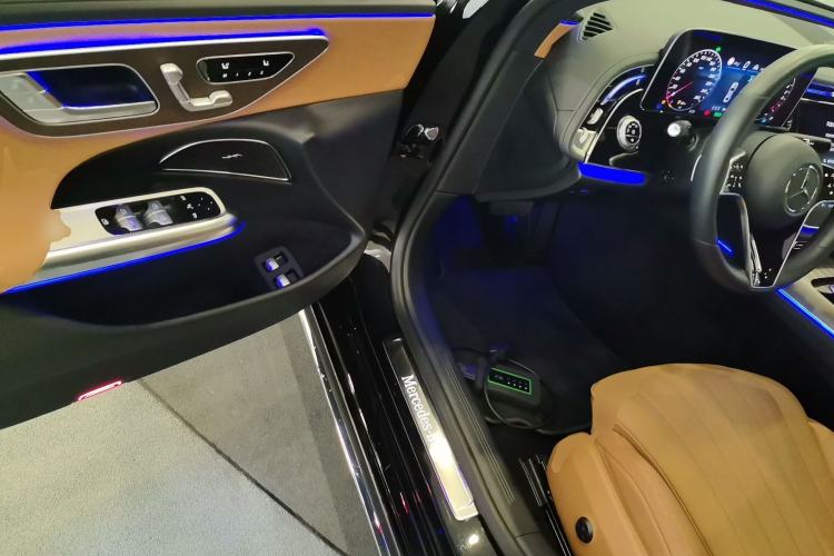 Used Mercedes-Benz E-Class New Energy 2024 E 350 e L Plug-in Hybrid Sedan Driver Seat