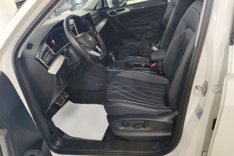 Used Volkswagen Tiguan L 2022 330TSI Automatic Two-Wheel Drive R-Line Enhanced Edition Left Front Seat