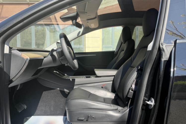 Used Tesla Model Y 2021 Long-Range All-Wheel-Drive Version