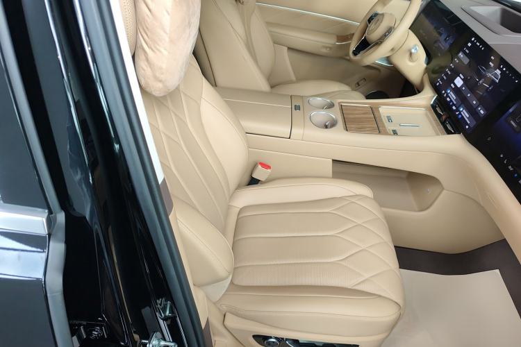 Used Hima AITO M8 2025 Extended-Range Ultra Version 53.4 kWh 6-Seater Edition Right Front Seat