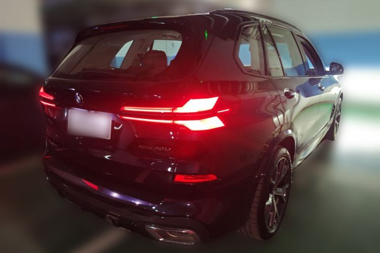 Used BMW X5 2023 xDrive 30Li Luxury M Sport Night Edition Package Rear Right 45 Deg