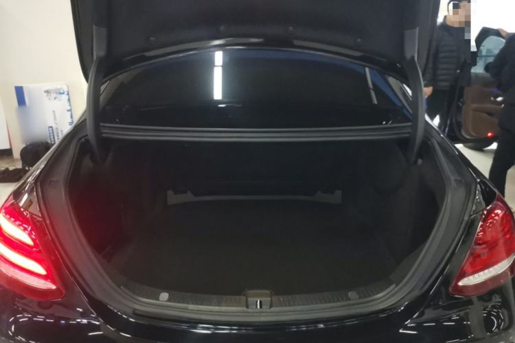 Used Mercedes-Benz E-Class 2018 Facelift E 300 L Luxury Edition
