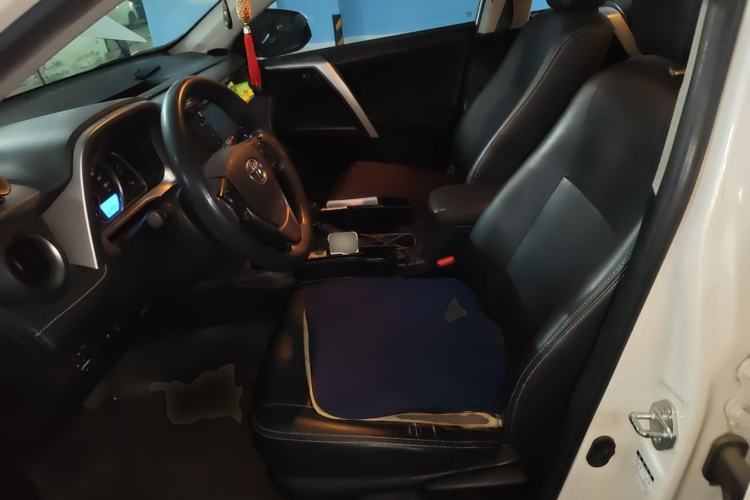 Used Toyota RAV4 2016 2.0L CVT Two-Wheel Drive Fashion Edition China V Standard Left Front Seat