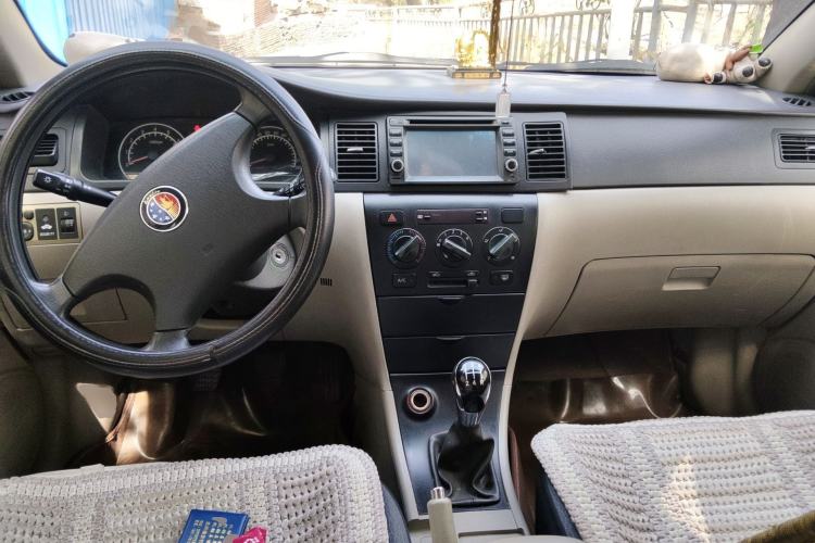 Used Geely Auto Ocean 2012 Energy-Saving Edition 1.5L Manual SuperDelight Model Center Console