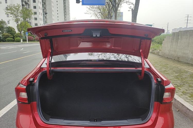 Used Roewe i5 2020 1.5L Automatic 4G Connect Luxury Flagship Edition Trunk