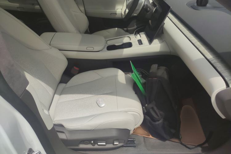 Used Nio ET7 2023 75 kWh Right Front Seat