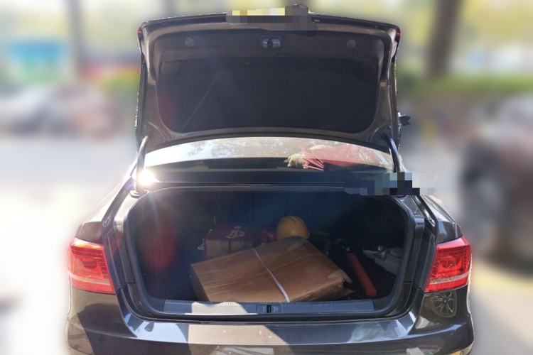 Used Volkswagen Magotan 2016 1.8TSI Luxury Comfort Model Trunk