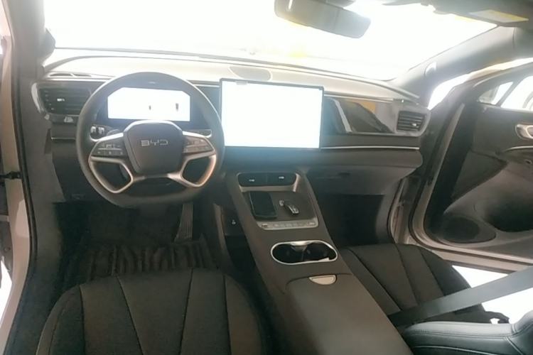Used BYD Sealion 06 New Energy 2025 Model EV 605 Navigation Pro Edition Center Console