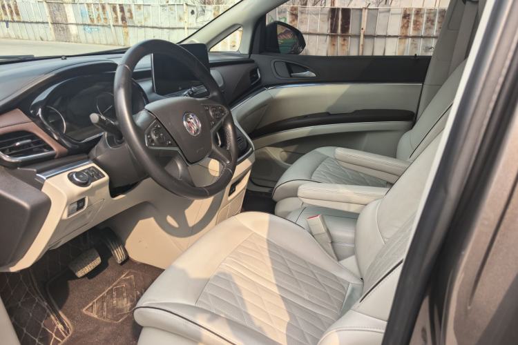 Used Buick GL8 2023 Land Executive Class Deluxe Model