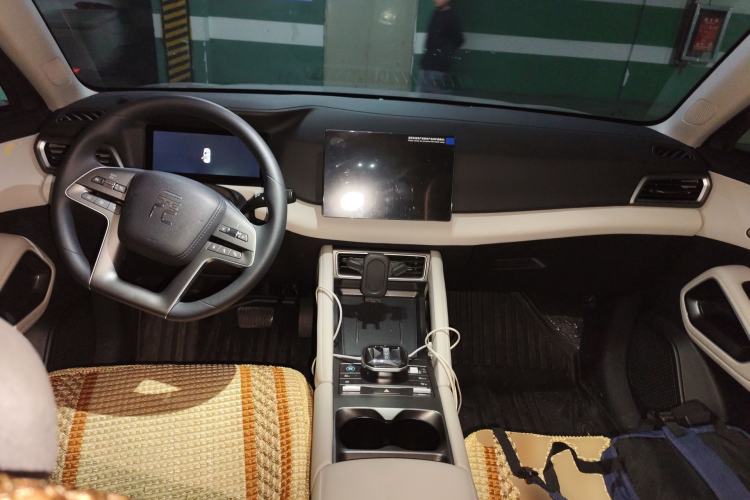 Used BYD Yuan UP 2025 Intelligent Driving Version 401 KM Dynamic Edition Center Console