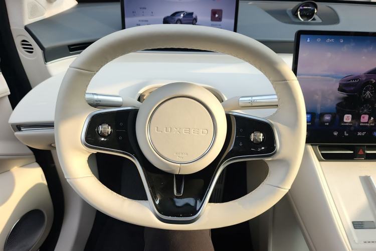 Used Hima Luxeed R7 2025 Range-Extended Version 251 km Max
