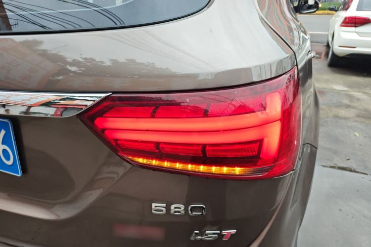 Used Dongfeng Fengon 580 2017 1.5T CVT Smart Style Model Right Rear Taillight