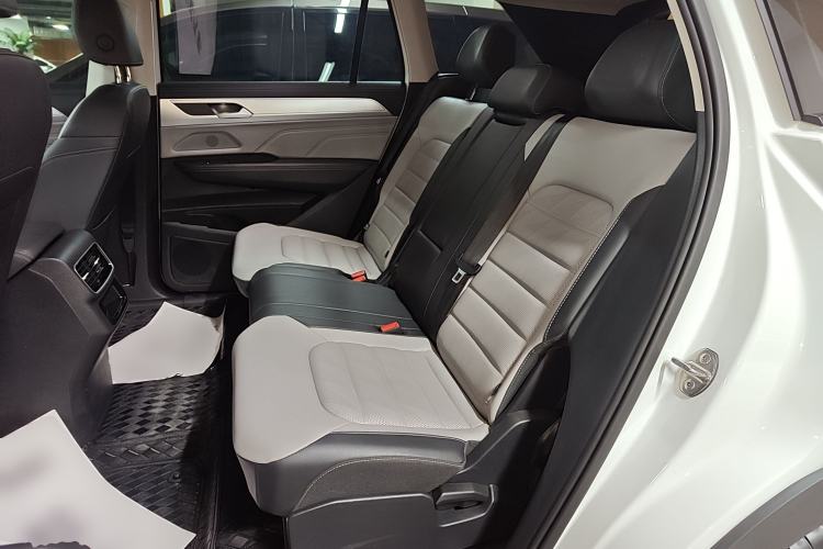 Used Volkswagen Tavendor 2023 330TSI Luxury Touring Edition