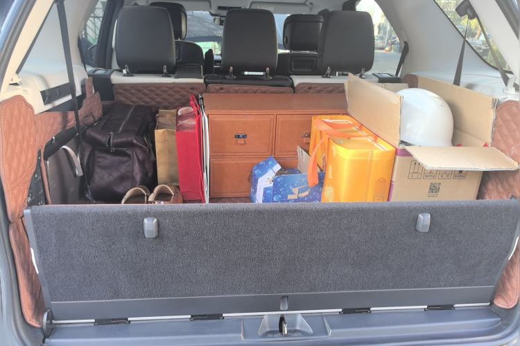 Used Land Rover Discovery 2021 360 PS R-Dynamic SE Trunk