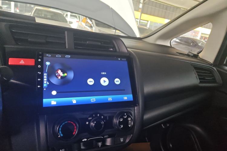 Used Honda Fit 2016 1.5L LX CVT Comfort Model Center Console