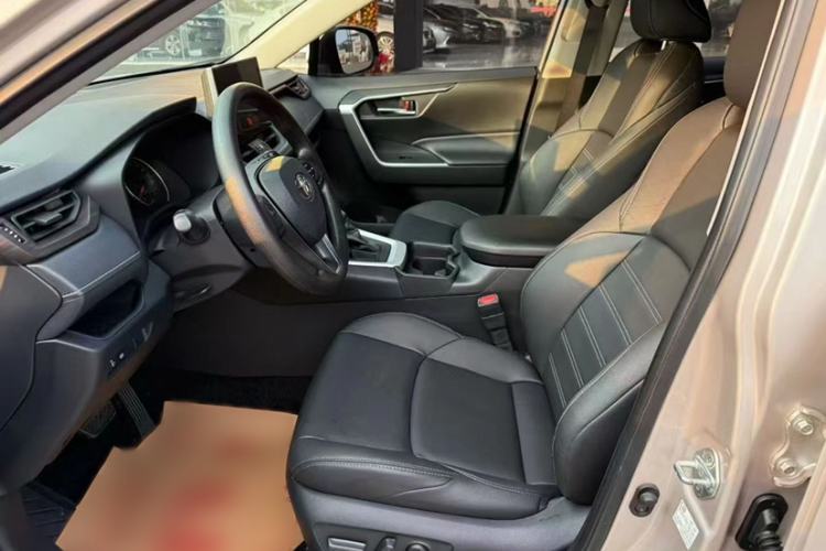 Used Toyota Wildlander 2020 2.0L CVT Two-Wheel Drive Luxury Edition Interior 4