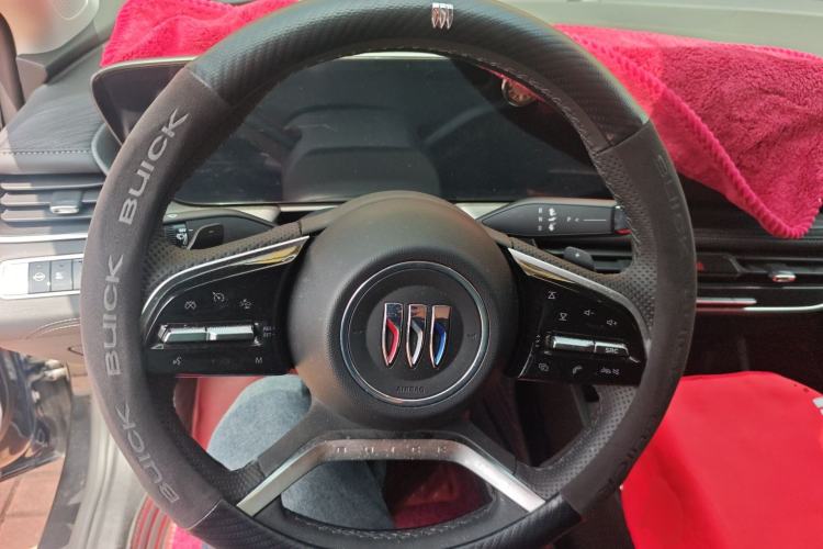 Used Buick LaCrosse 2025 28T Platinum Edition
