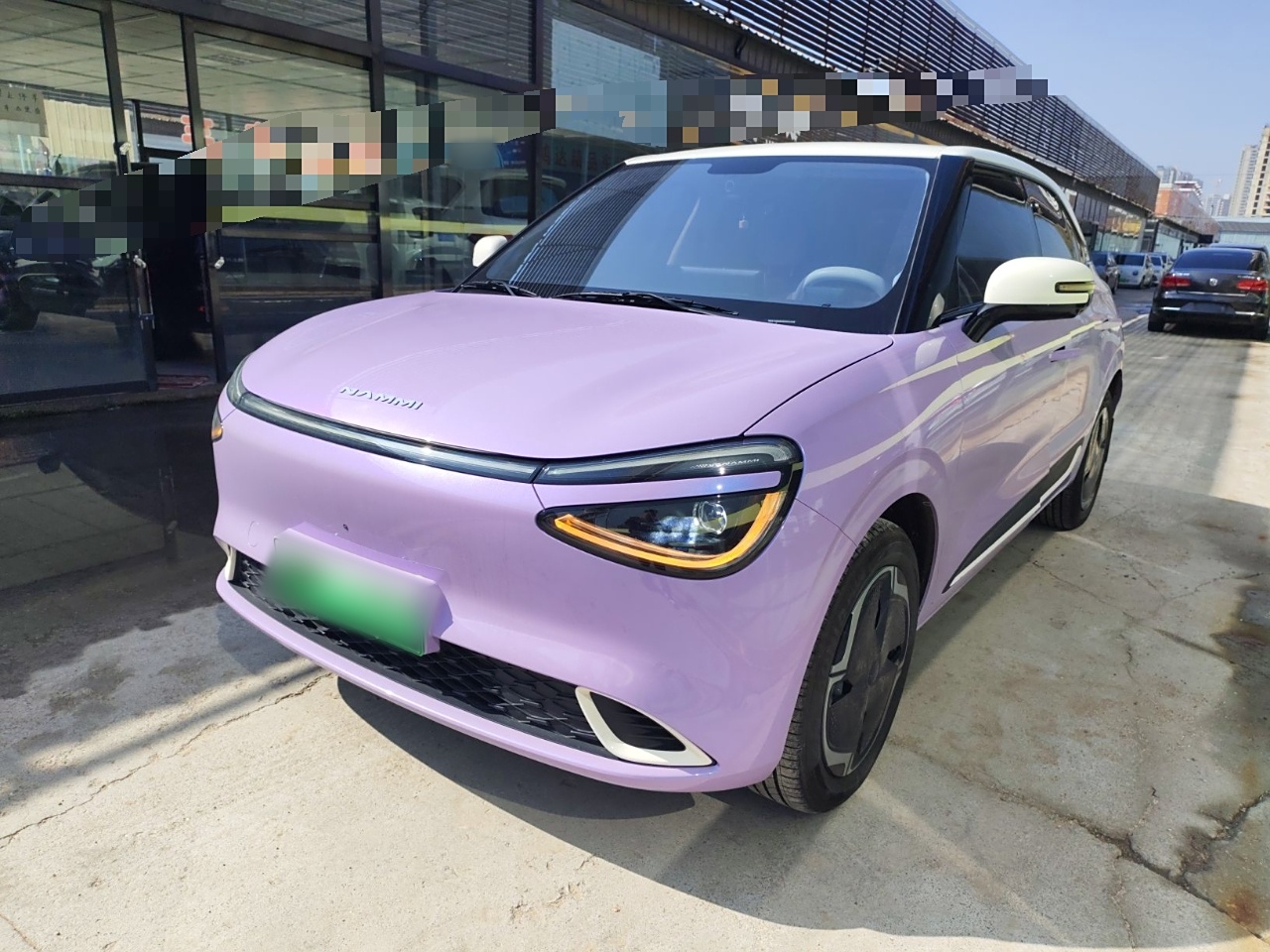 تحت مقدمة السيارة