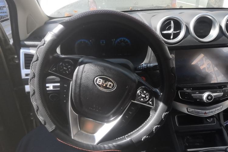 Used BYD Tang New Energy 2015 2.0T Four-Wheel-Drive Flagship Model Steering Wheel