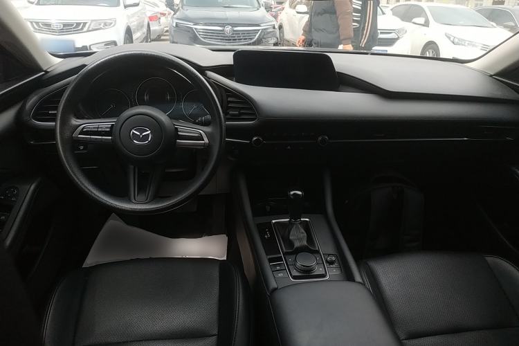 Used Mazda 3 Axela 2020 1.5L Automatic ZhiMei Edition Center Console