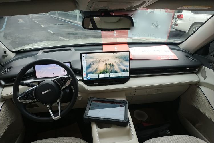 Used Haval H6 2024 1.5T Two-Wheel Drive Ultra Center Console