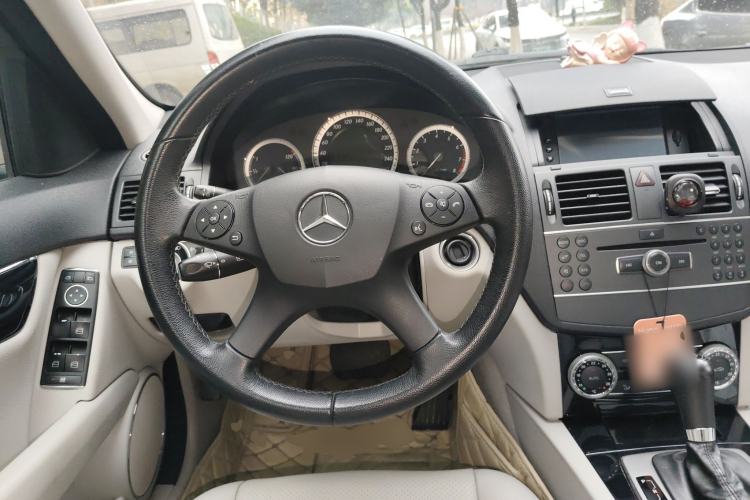 Used Mercedes-Benz C-Class 2010 C 180K Classic model