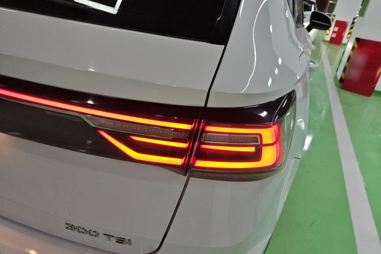 Used Volkswagen Tharu 2023 300TSI Two-Wheel-Drive Crescent Edition Right Rear Taillight