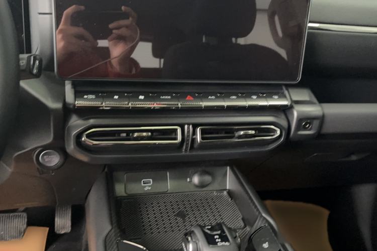 Used Haval H Dog 2023 2.0T All-Wheel-Drive Chaoye Plus Audio And AC Panel