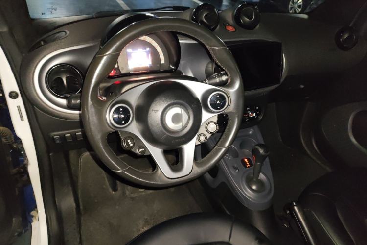 Used smart fortwo 2015 1.0L 52 kW Hardtop Passion Edition

