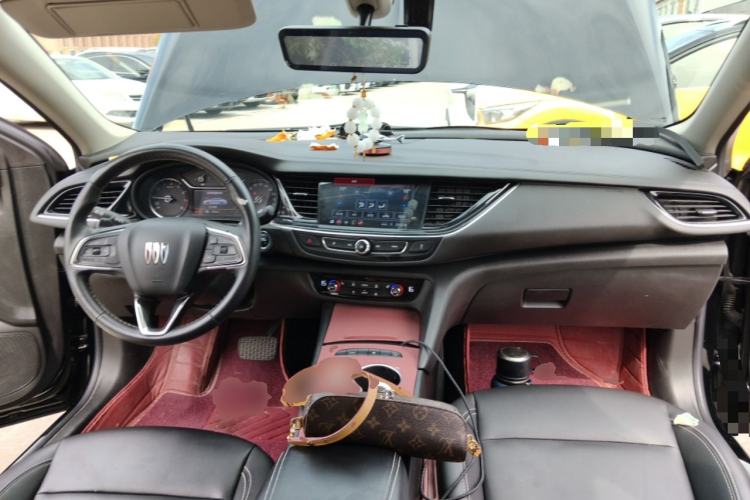 Used Buick Regal 2024 25T Deluxe Edition Center Console