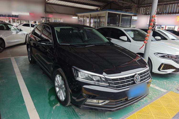 Used Volkswagen Passat 2017 330TSI DSG Luxury Edition Front Right 45 Deg