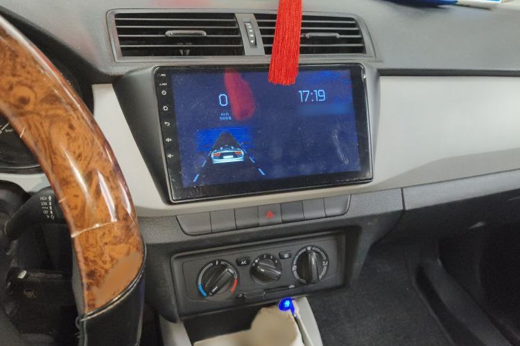 Used Skoda Fabia 2015 1.4L Automatic Front-Drive Model Audio And AC Panel