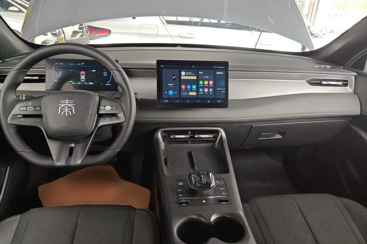 Used BYD Qin PLUS 2025 DM-i Smart Drive 55KM Leading Model Center Console