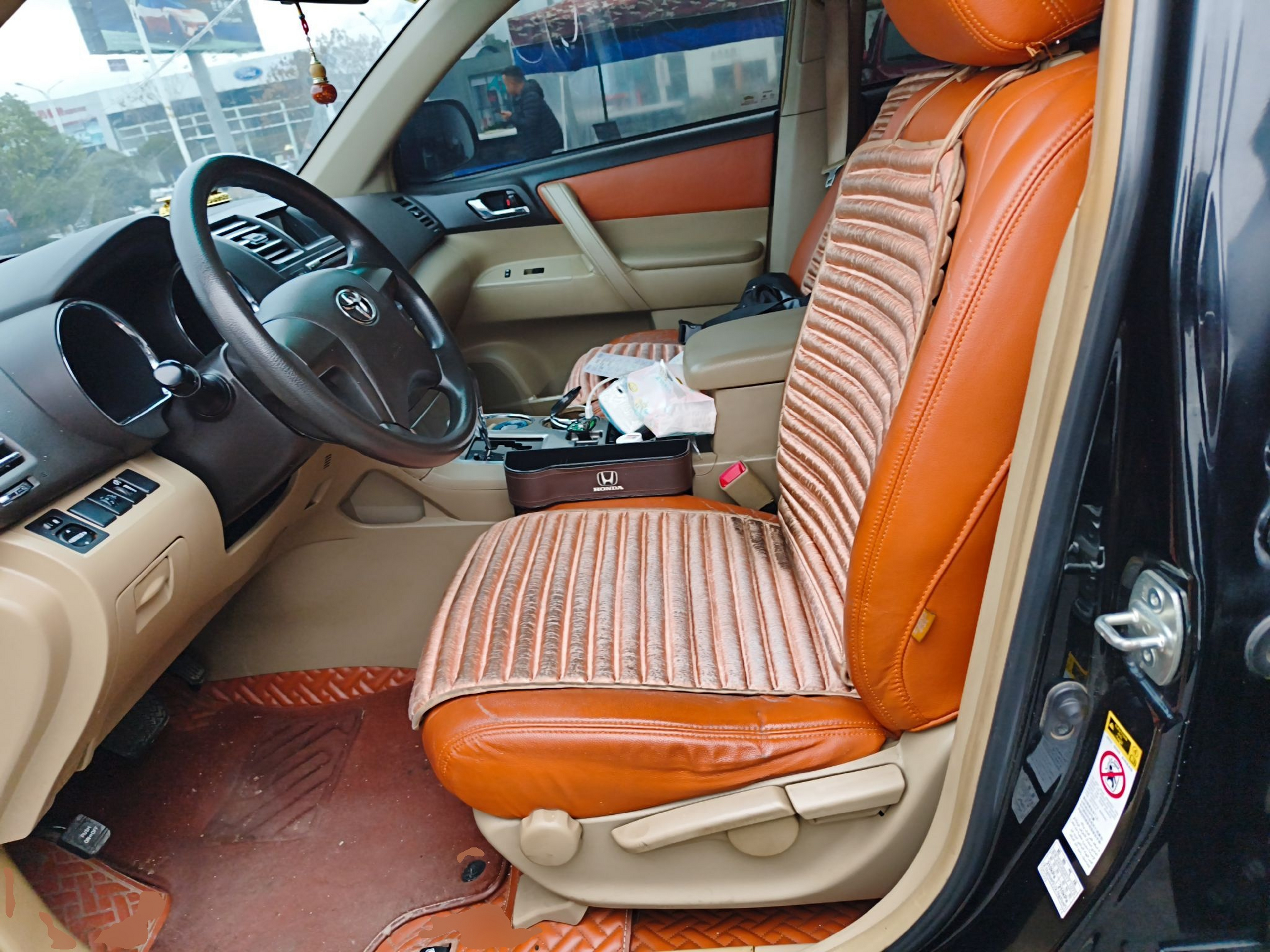 Переднее сиденье в автомобиле