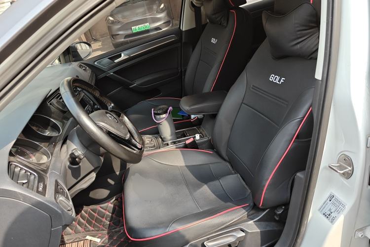 Used Volkswagen Golf 2017 1.6L Automatic Comfort Million-Vehicle Anniversary Edition
