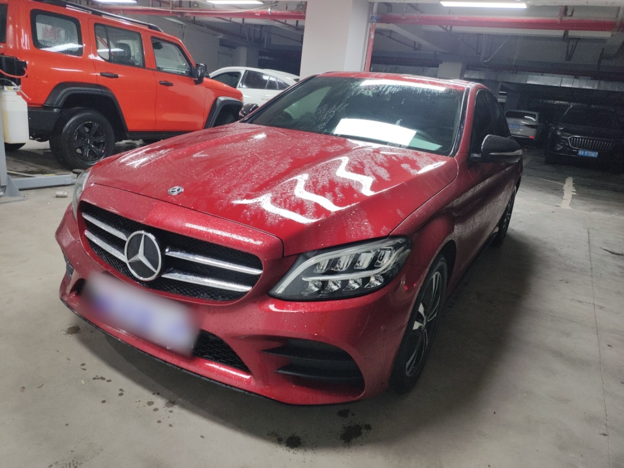 تحت مقدمة السيارة