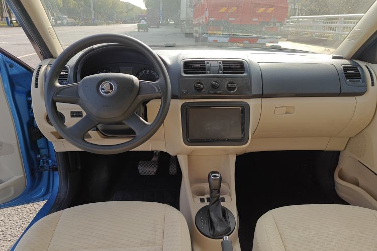 Used Skoda Fabia 2014 1.4L Automatic Crystal Edition
