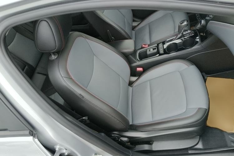 Used Chevrolet Cruze 2018 Redline 330T Dual-Clutch Flagship Edition Right Front Seat